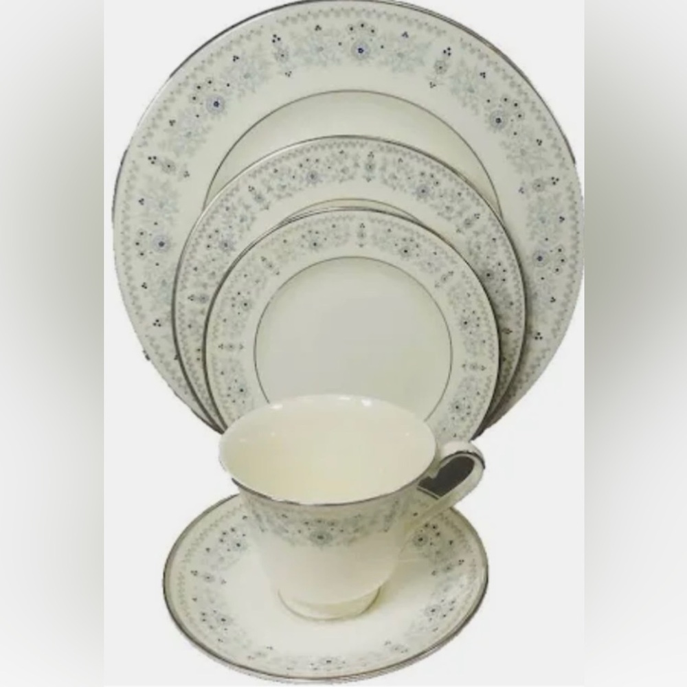 Elegant Floral Dinnerware Set - Cream and Gray